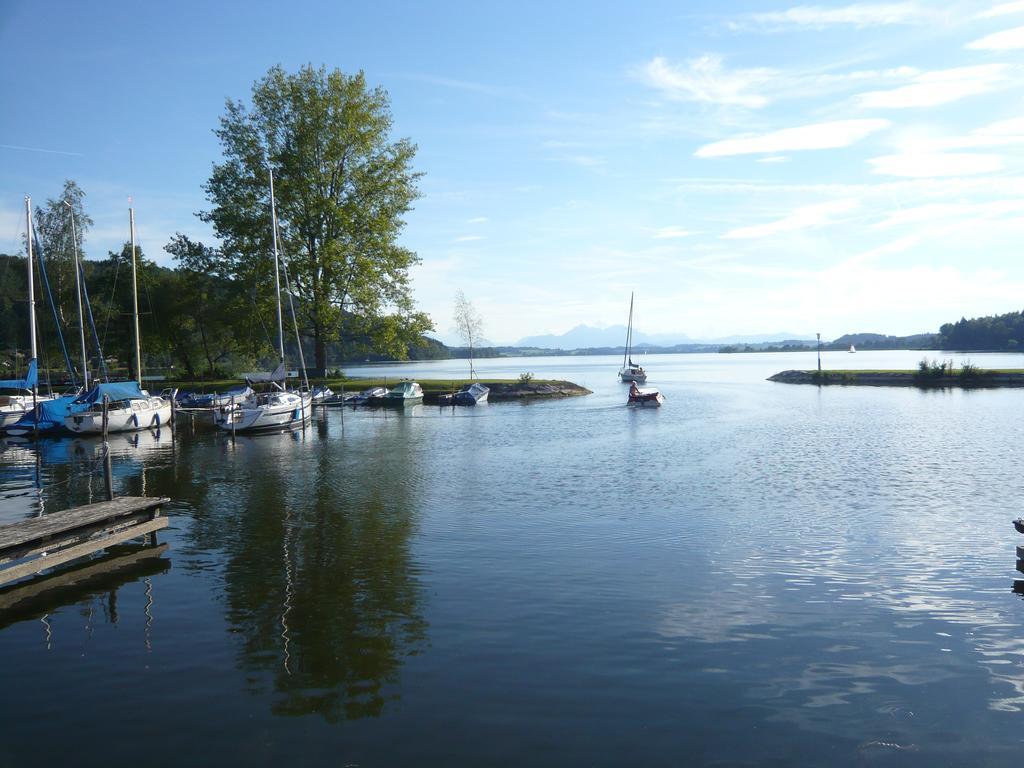 Haus Am Weinberg Apartment Seekirchen am Wallersee Bagian luar foto