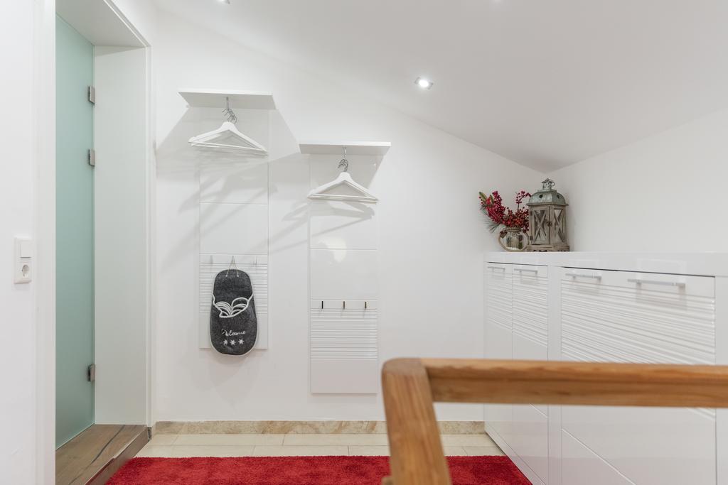 Haus Am Weinberg Apartment Seekirchen am Wallersee Bagian luar foto